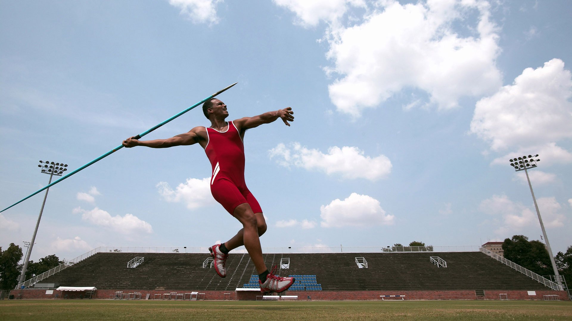 【场地影响分析】洛杉矶球场对比赛风格的影响,洛杉矶足球场